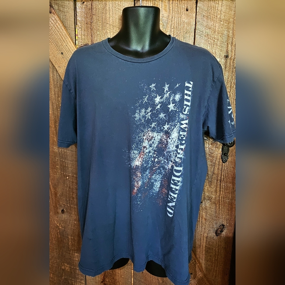 Distressed American Flag This We'll Defend  Adult XL Blue Grunt Style Tshirt EUC